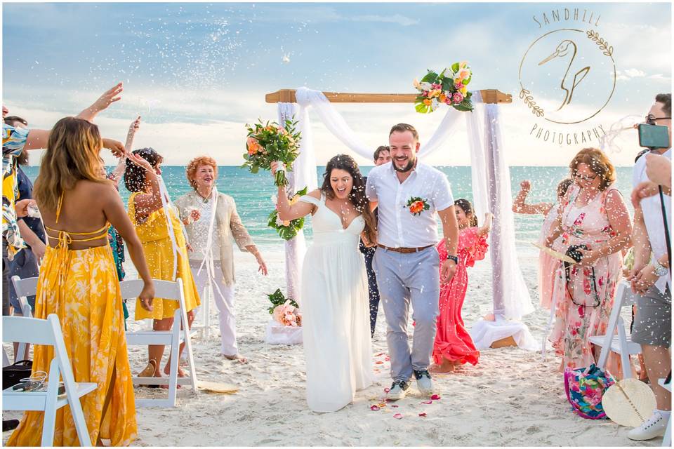 Based in Bradenton, Florida, and servicing the Anna Maria Island, Sarasota, Tampa and St. Pete areas, Sandhill Photography's lead photographer Emma-Rose is highly skilled and qualified in her domain.