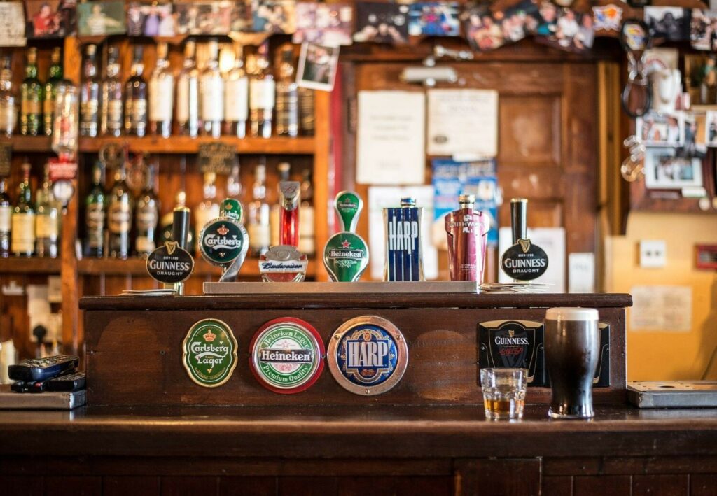 Grab a drink with your friends at the Anchor Inn bar - experience AMI's nightlife to its fullest