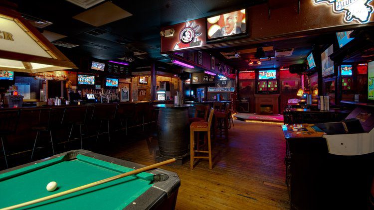 In Cahoots Pub will offer you the ultimate nightlife experience, with billiard tables, dart games, a karaoke station, flat screen TVs and of course, a bar where you can grab any drink you like.